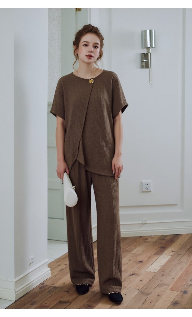 Textured Trousers Relaxed Casual Textured Trousers Relaxed Casual — Trendy Brown Trousers Outfit