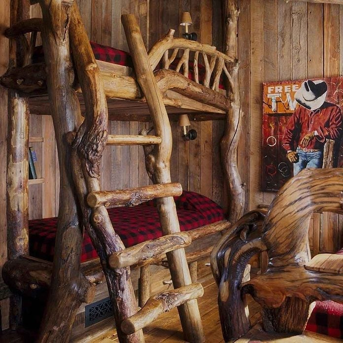 Log Cabin Bunk Bed with Plaid Bedding Log Cabin Bunk Bed with Plaid Bedding — Trendy Bunk Bed Ideas