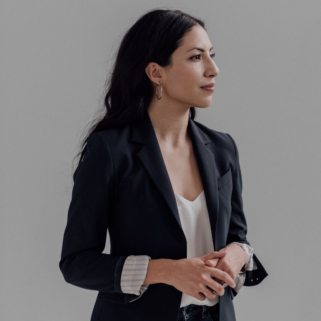 Navy Blazer with Slim-Fit Jeans Navy Blazer with Slim-Fit Jeans — Trendy Business Professional Outfits