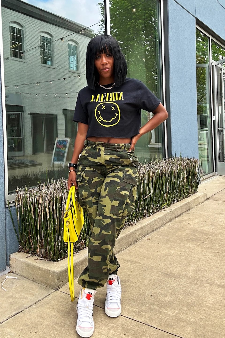 Camo Cargo Trousers with Graphic Print T-Shirt and Yellow Bag Camo Cargo Trousers with Graphic Print T-Shirt and Yellow Bag — Trendy Camo Outfits