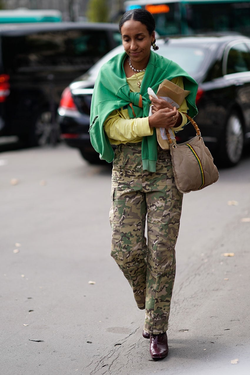 Relaxed Camo Cargo Trousers with Yellow Shirt and Green Sweatshirt Relaxed Camo Cargo Trousers with Yellow Shirt and Green Sweatshirt — Trendy Camo Outfits