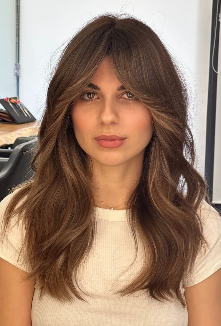 Shoulder Length Brunette With Caramel Money Piece And Curtain Bangs Shoulder Length Brunette With Caramel Money Piece And Curtain Bangs — Trendy Caramel Hair Color