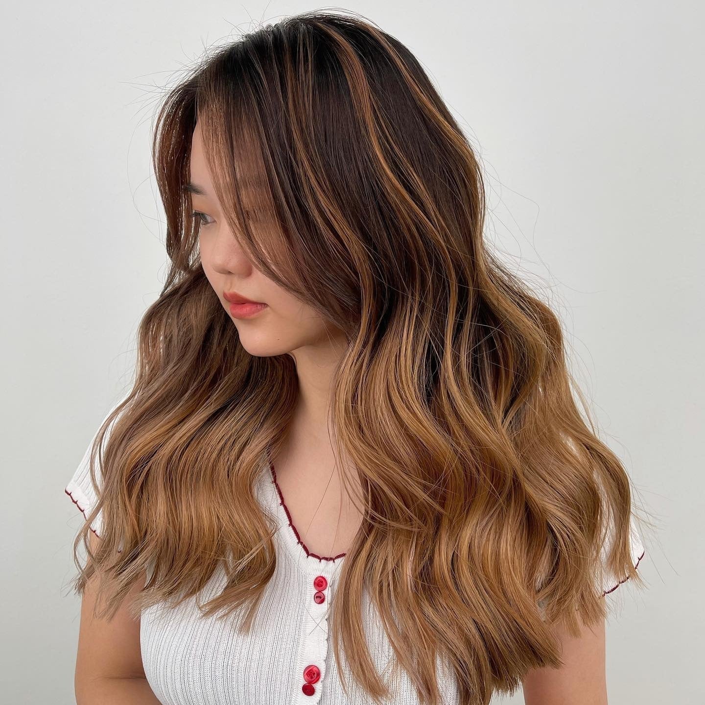 Collarbone Dimensional Caramel Tones With Face-Framing Collarbone Dimensional Caramel Tones With Face-Framing — Trendy Caramel Hair Color