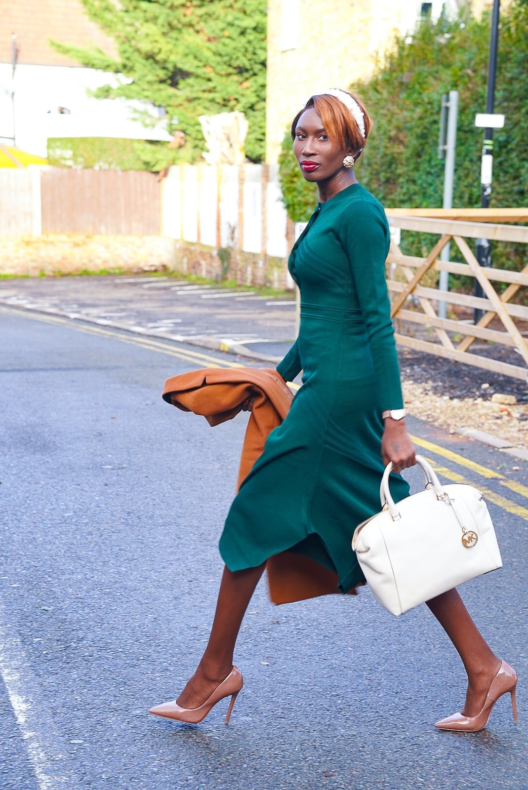 Fitted Green Knit Dress with a Brown Coat Fitted Green Knit Dress with a Brown Coat — Trendy Casual Church Outfit