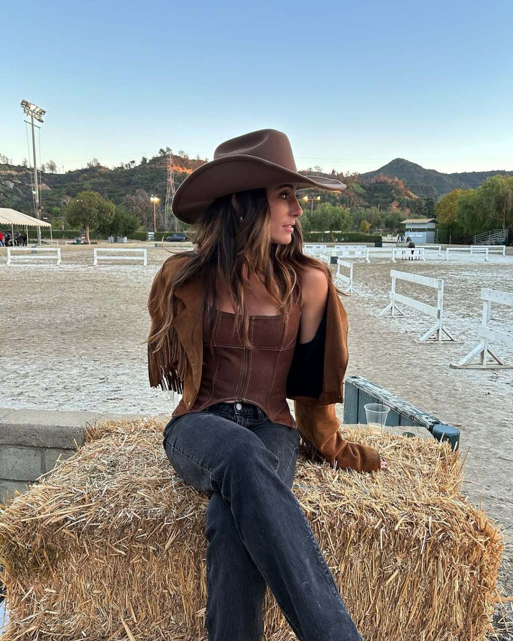 Brown Suede Corset Top and Jacket with Dark Gray Jeans Brown Suede Corset Top and Jacket with Dark Gray Jeans — Trendy Casual Concert Outfit