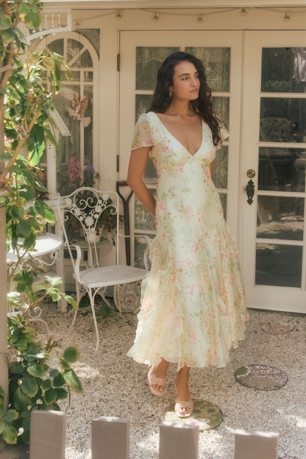 Floral Print Midi Dress with Ruffled Hem Casual Garden Party Look — Trendy Casual Party Outfit