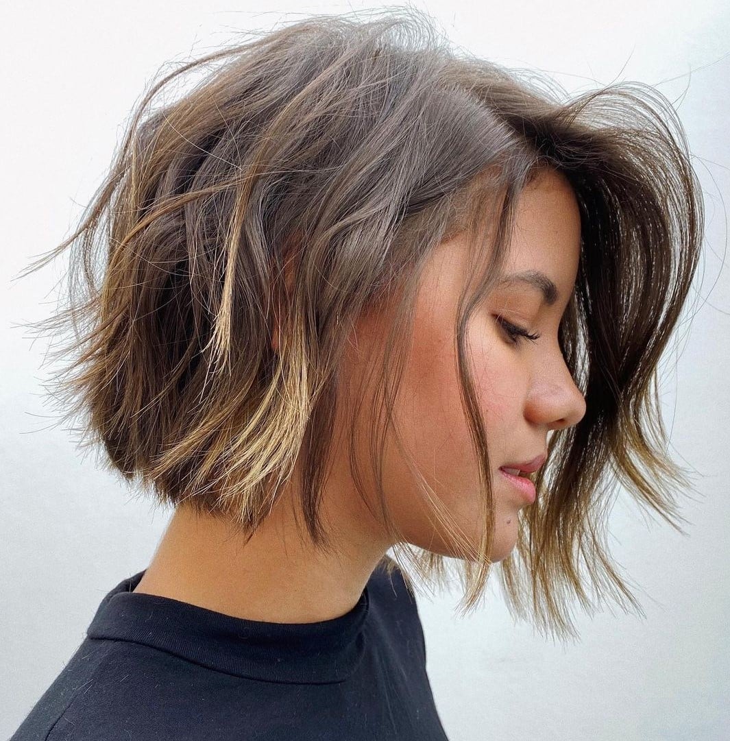 Wavy Brown Bob With Blonde Highlights — Trendy Chin Length Hair