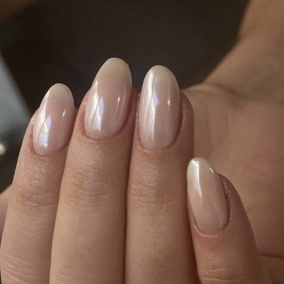 Milky White Pearlescent Cat-Eye Nails — Trendy Clean Girl Nails