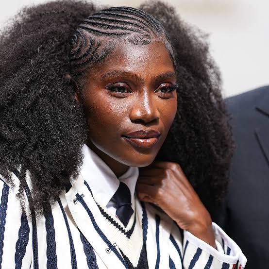 Mid-Back Wavy Cornrows With Geometric Patterns Mid-Back Wavy Cornrows With Geometric Patterns — Trendy Cornrows Braids for Black Women