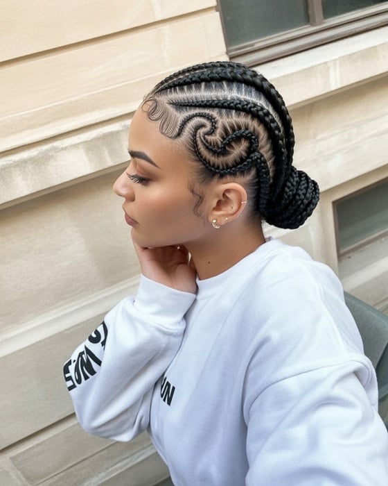 Mid-Back Cornrows With Heart Design And Wavy Braids Mid-Back Cornrows With Heart Design And Wavy Braids — Trendy Cornrows Braids for Black Women