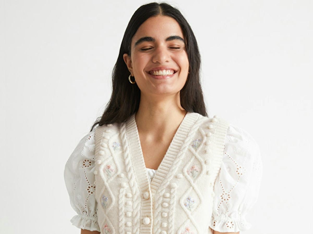 Cream Cable Knit Vest Over White Puff-Sleeve Blouse Cream Cable Knit Vest Over White Puff-Sleeve Blouse — Trendy Cottagecore Outfits