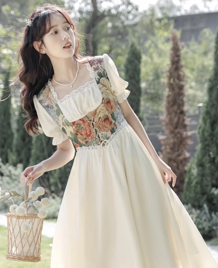 Cream Floral Print Dress with Pearl Necklace Cream Floral Print Dress with Pearl Necklace — Trendy Cottagecore Outfits