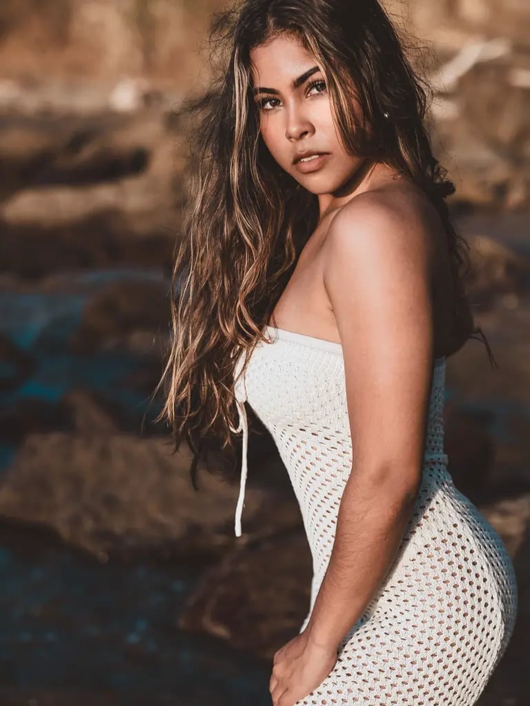 White Open-Weave Crochet Dress for Beach Vibes — Trendy Crochet Outfits