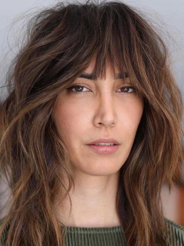 Collarbone Shag With Wispy Curtain Bangs And Dark Brown Base Collarbone Shag With Wispy Curtain Bangs And Dark Brown Base — Trendy Cutting Bangs