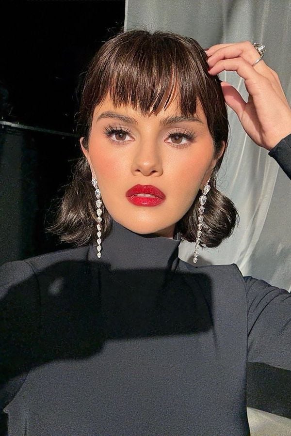 Chin Length Dark Brown Bob With Short Micro Bangs Chin Length Dark Brown Bob With Short Micro Bangs — Trendy Cutting Bangs