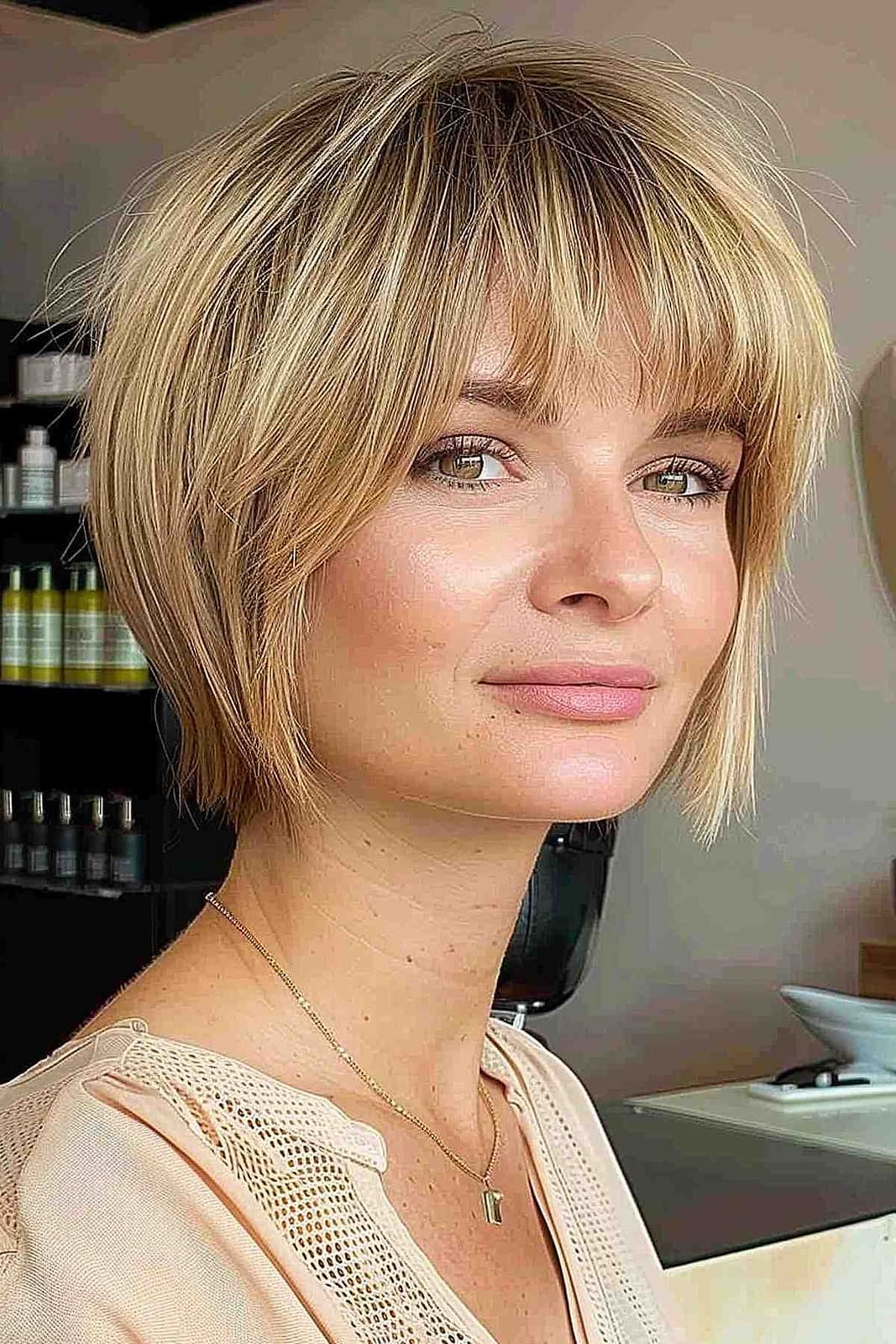 Ear Length Bob With Blunt Bangs And Light Blonde Highlights Ear Length Bob With Blunt Bangs And Light Blonde Highlights — Trendy Cutting Bangs
