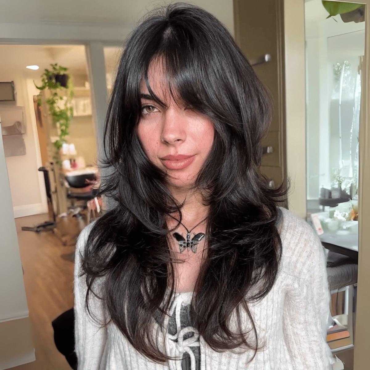 Mid-Back Long Shag With Side-Swept Face-Framing Bangs Mid-Back Long Shag With Side-Swept Face-Framing Bangs — Trendy Cutting Bangs