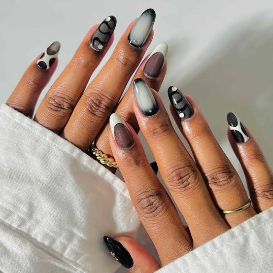 Glossy Oval Abstract Swirl Nails Glossy Oval Abstract Swirl Nails — Trendy Dark Nails