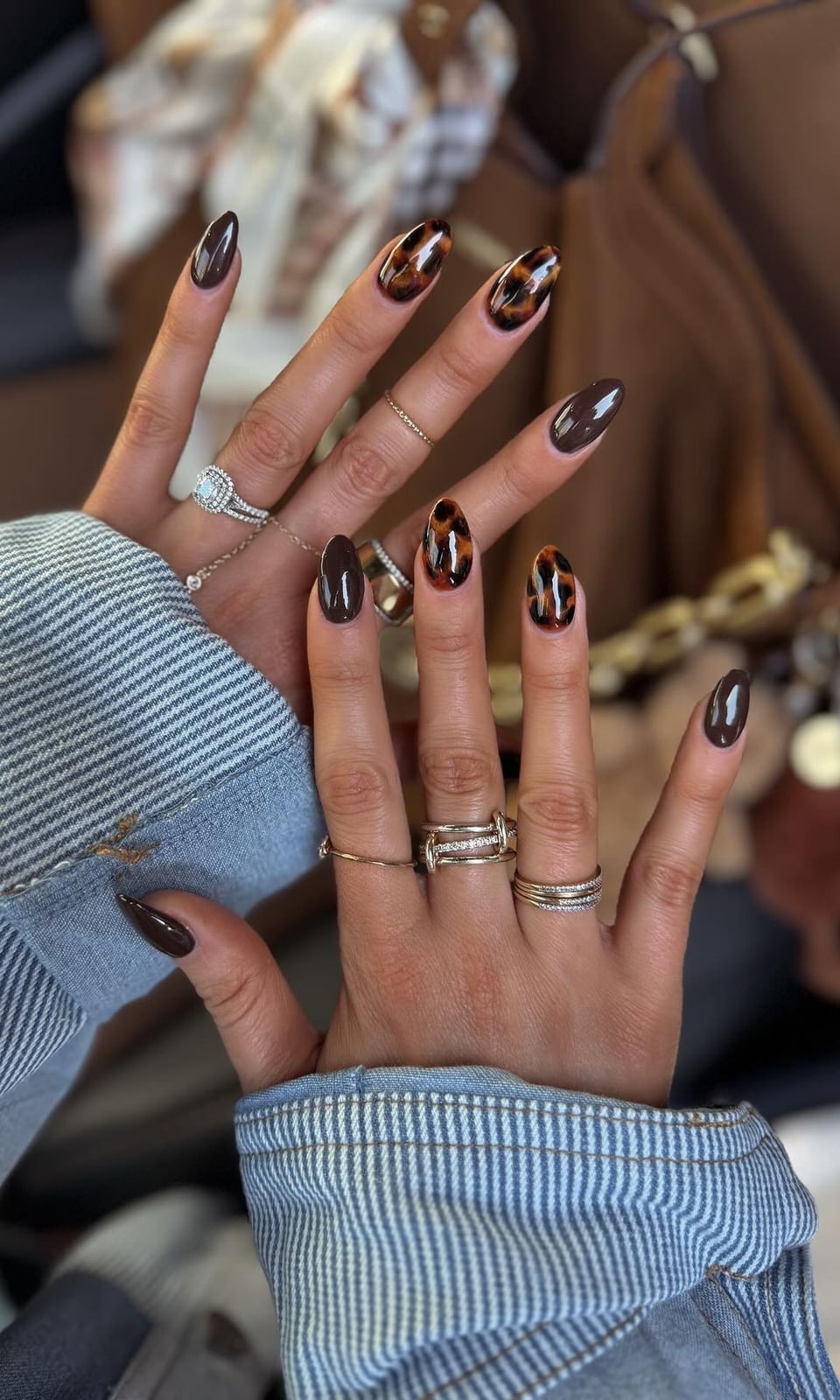 Almond Glossy Tortoiseshell Pattern Nails Almond Glossy Tortoiseshell Pattern Nails — Trendy Dark Nails