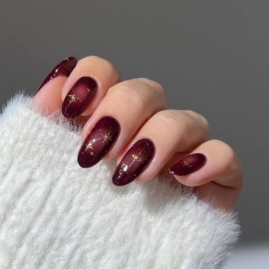 Medium Oval Burgundy With Gold Stars Medium Oval Burgundy With Gold Stars — Trendy Dark Nails