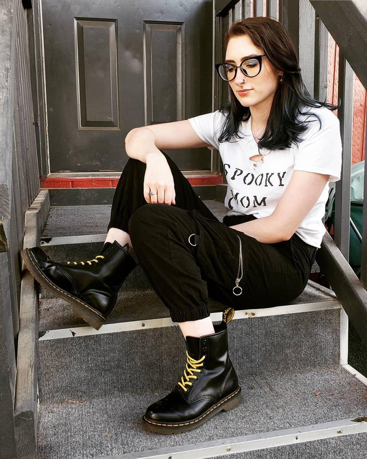 Combat Boots With Yellow Laces And Cargo Pants — Trendy Doc Martens Outfits