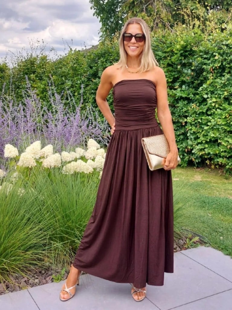Strapless Ruched Bodice Maxi Dress with Gold Clutch Strapless Ruched Bodice Maxi Dress with Gold Clutch — Trendy Engagement Photos Outfits