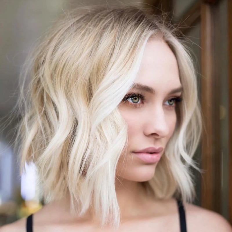 Platinum Lob With Curtain Bangs And Root Shadow Platinum Lob With Curtain Bangs And Root Shadow — Trendy Fine Hair