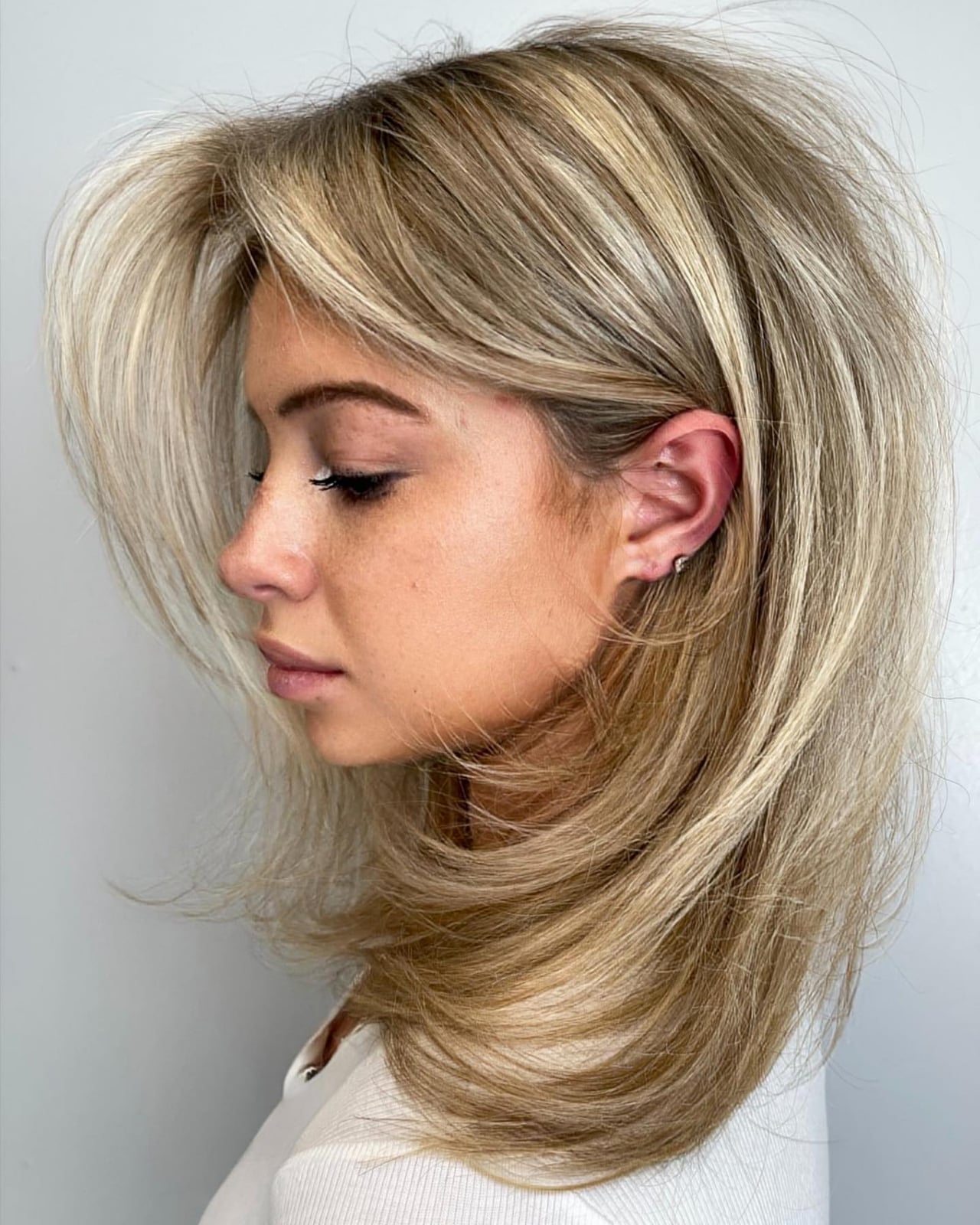 Collarbone Layers With Honey Blonde Highlights Collarbone Layers With Honey Blonde Highlights — Trendy Fine Hair