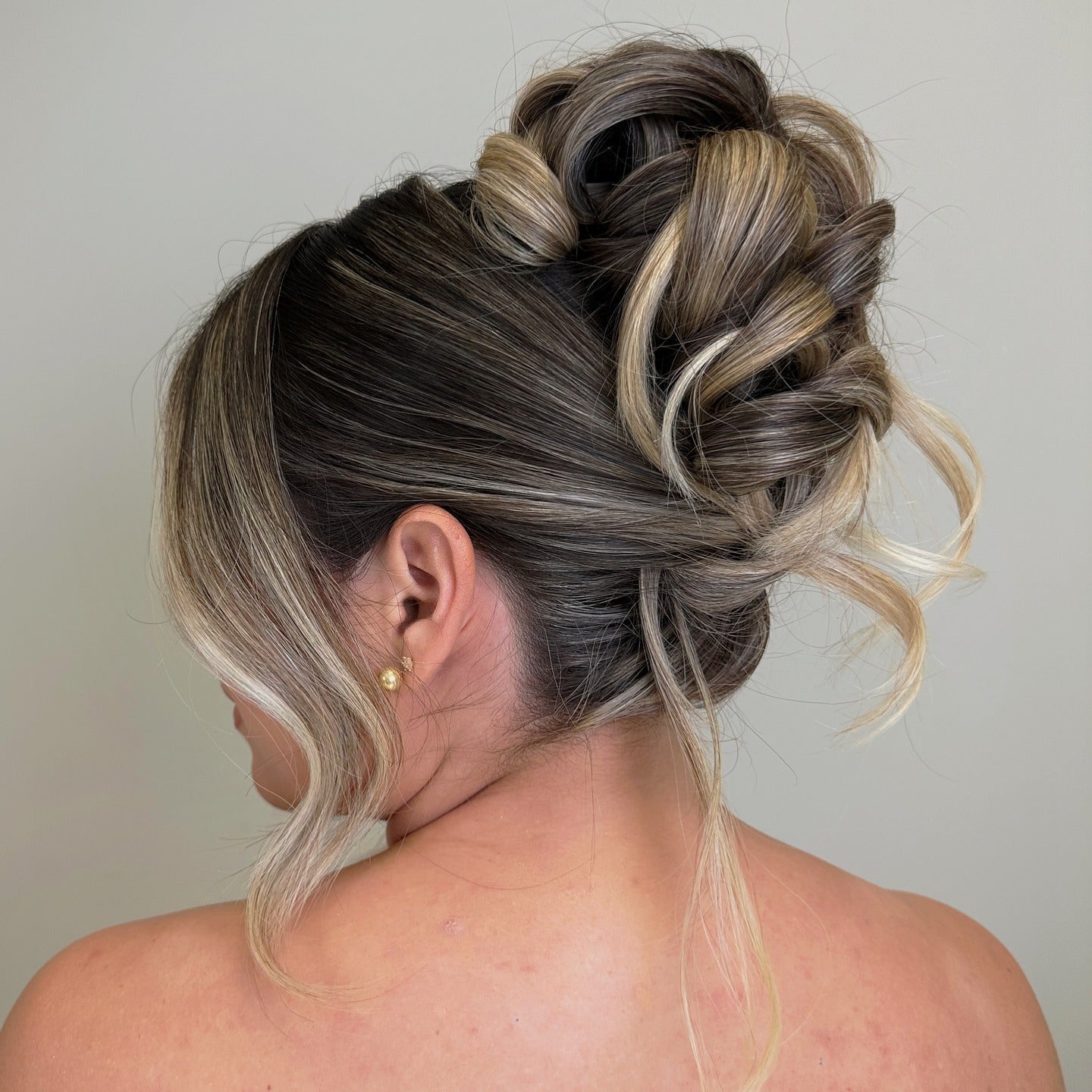 Dark Brown Updo With Blonde Highlights And Twists Dark Brown Updo With Blonde Highlights And Twists — Trendy Formal Updos