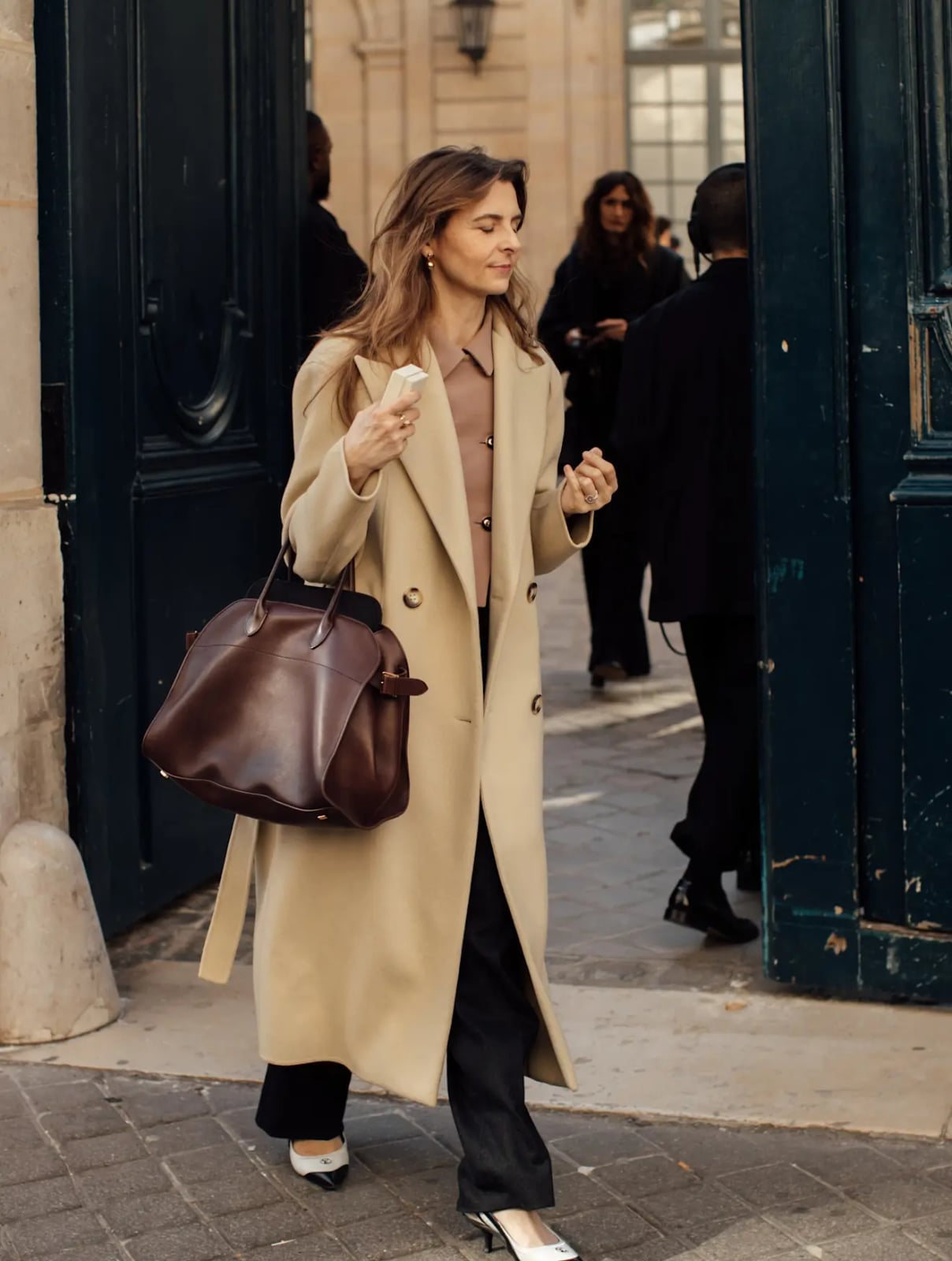 Beige Trench Coat with Wide-Leg Trousers Beige Trench Coat with Wide-Leg Trousers — Trendy French Style