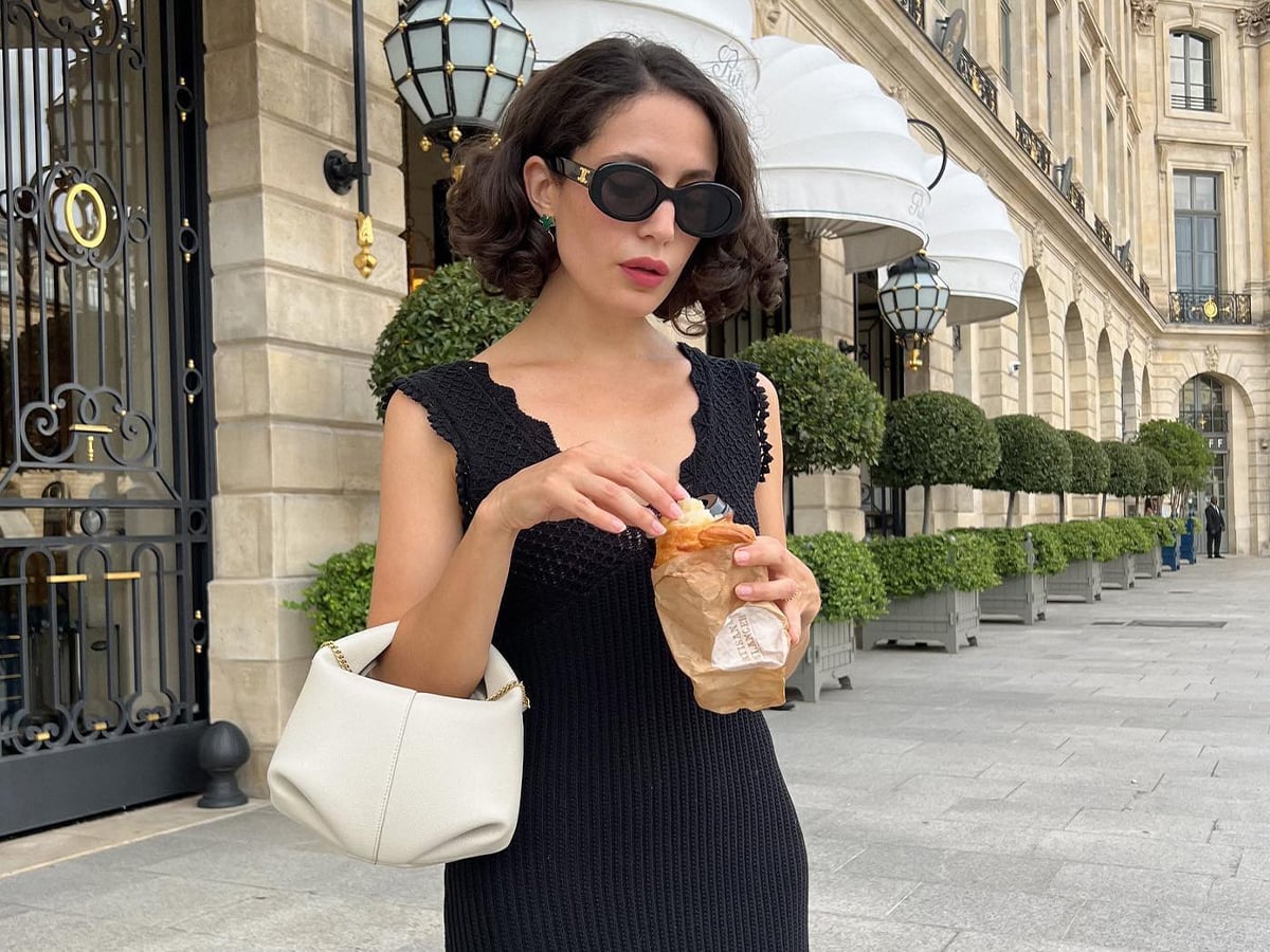 Textured Knit Dress with Minimalist Accessories Textured Knit Dress with Minimalist Accessories — Trendy French Style