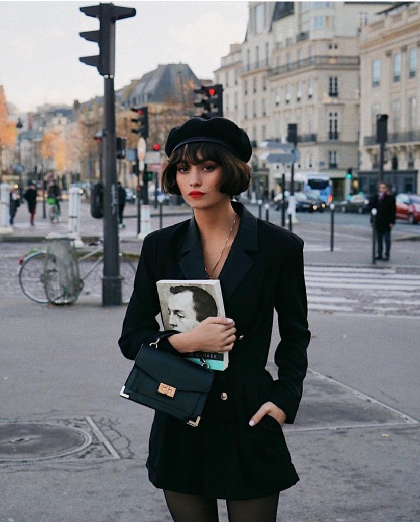 Tailored Black Blazer Suit with Beret Tailored Black Blazer Suit with Beret — Trendy French Style