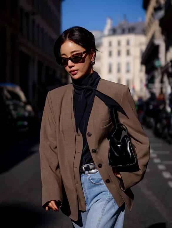 Brown Blazer with Straight-Leg Jeans Brown Blazer with Straight-Leg Jeans — Trendy French Style