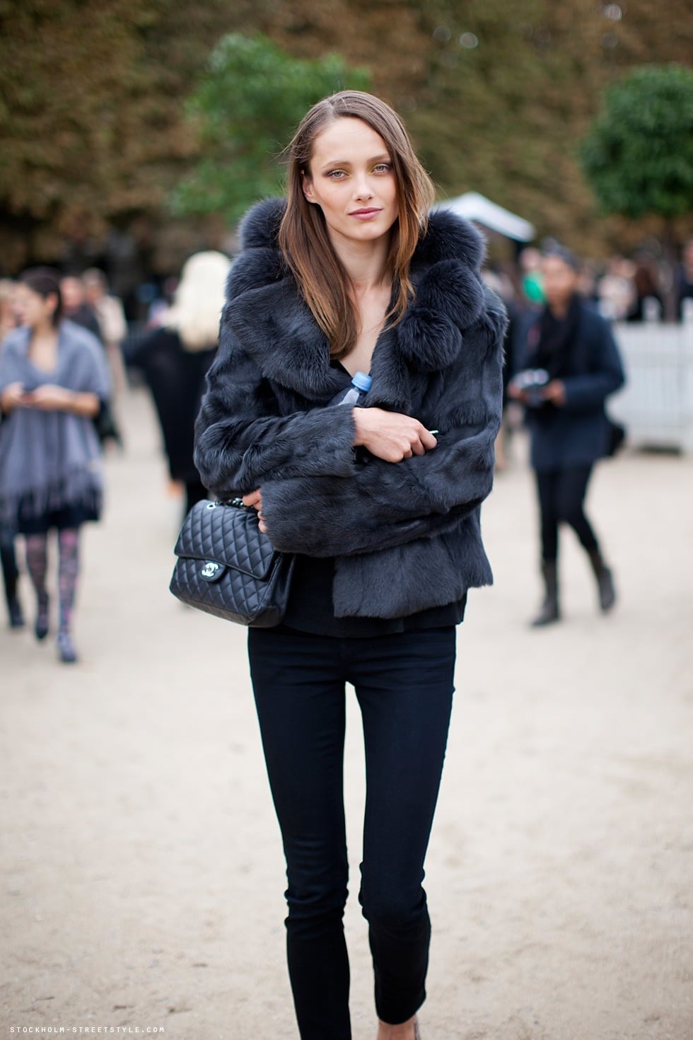 Gray Fur Coat With Skinny Jeans — Trendy Fur Outfits
