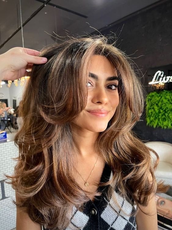 Voluminous Mid-Back Shag With Curtain Bangs Voluminous Mid-Back Shag With Curtain Bangs — Trendy Going Out Hairstyles