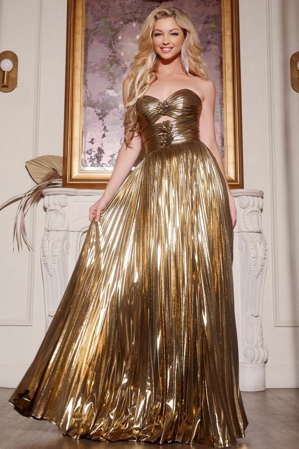 Gold Metallic Pleated Gown With Sweetheart Neckline Gold Metallic Pleated Gown With Sweetheart Neckline — Trendy Gold Outfits