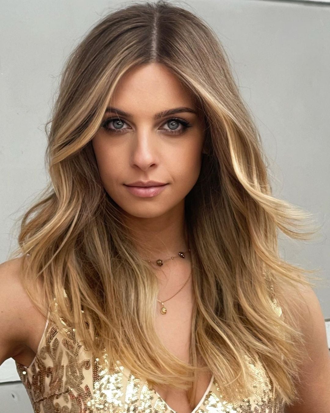 Mid-Back Golden Blonde With Face-Framing Highlights — Trendy Golden Blonde