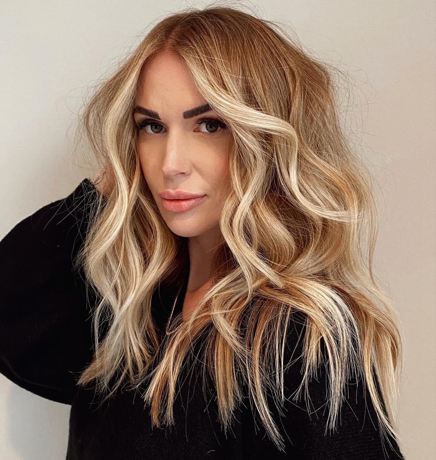 Mid-Back Fine Hair Balayage Transition, Straight — Trendy Golden Blonde