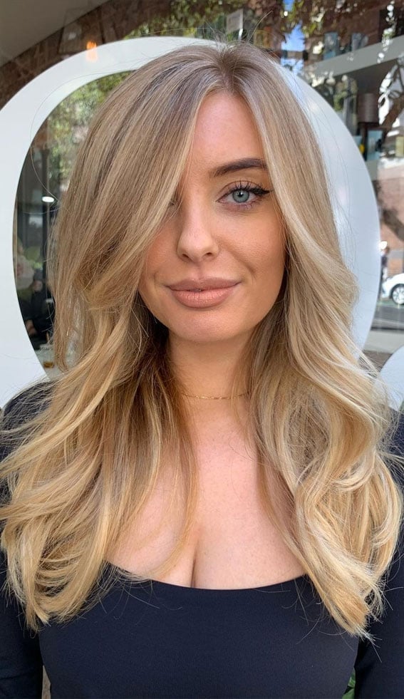 Collarbone Golden Blonde With Face-Framing Layers — Trendy Golden Blonde