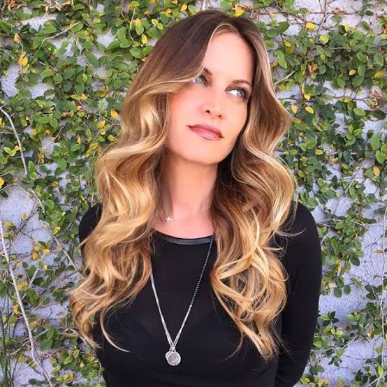 Collarbone Golden Blonde Balayage With Root Shadow — Trendy Golden Blonde