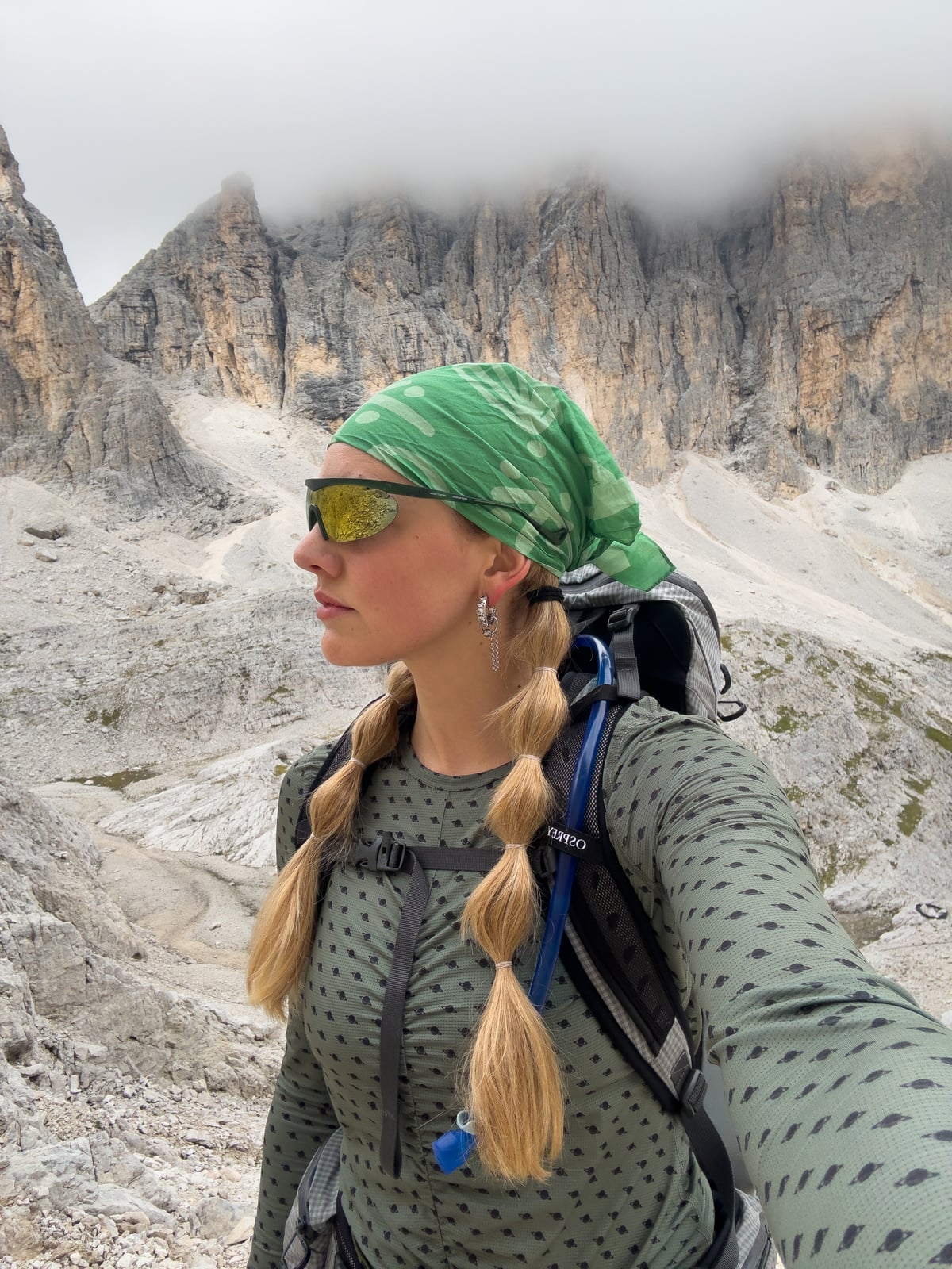 Green Technical Top with Backpack Green Technical Top with Backpack — Trendy Gorpcore Outfits