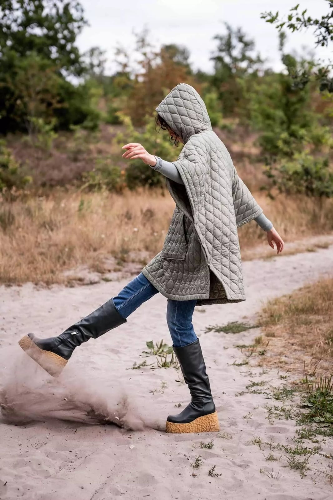 Gray Quilted Cape with Blue Jeans Gray Quilted Cape with Blue Jeans — Trendy Gorpcore Outfits