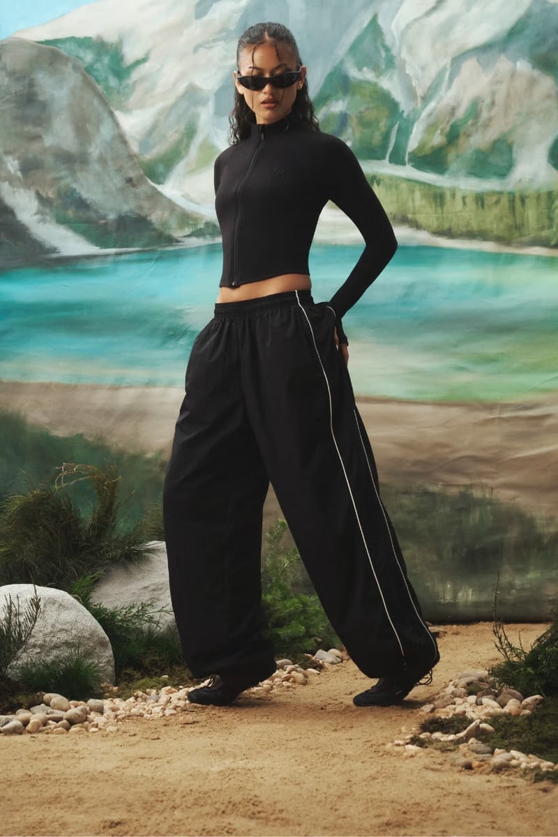 Black Cropped Zip-Up with Oversized Track Pants Black Cropped Zip-Up with Oversized Track Pants — Trendy Gorpcore Outfits