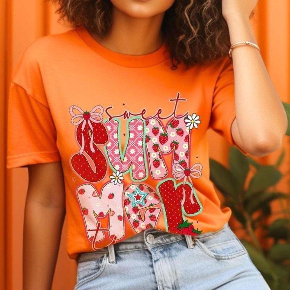 Graphic Tee With Light Wash Jeans, Everyday Version — Trendy Graphic Tee Outfits