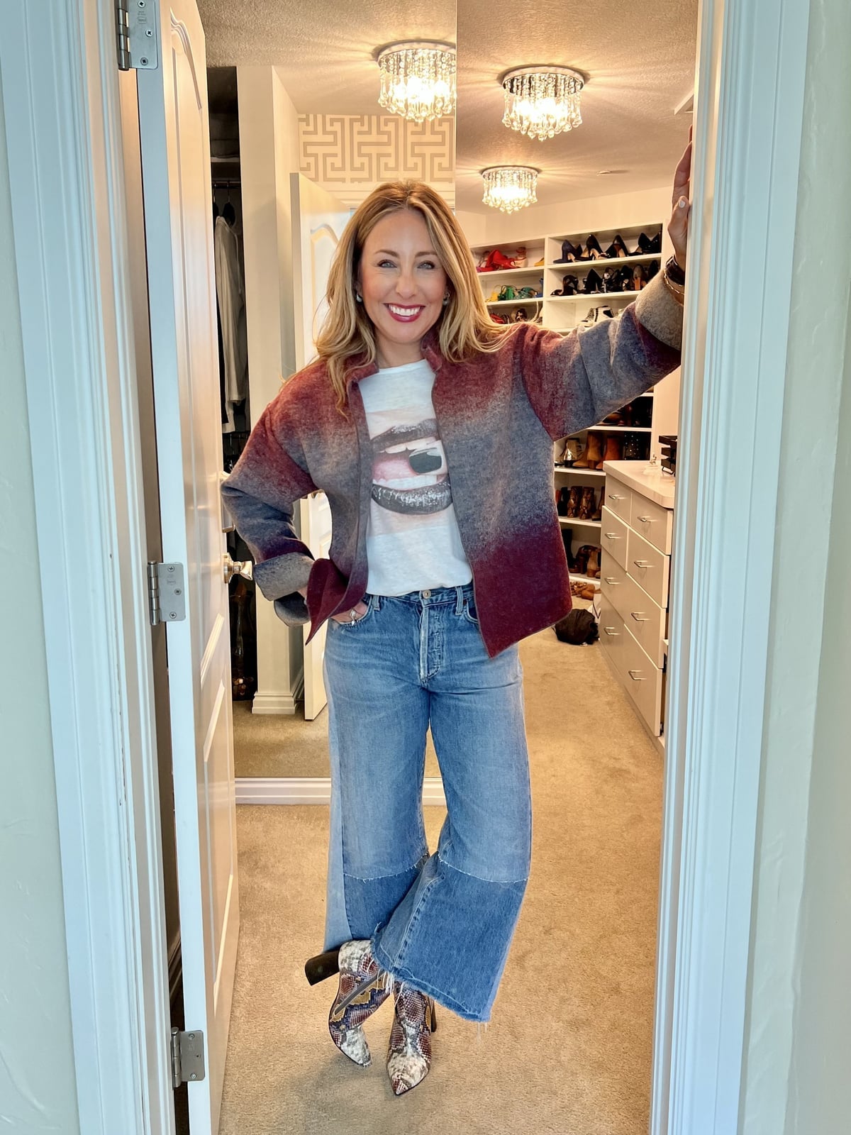 Graphic Tee With Ombre Cardigan And Patchwork Jeans, Close-Up Take — Trendy Graphic Tee Outfits