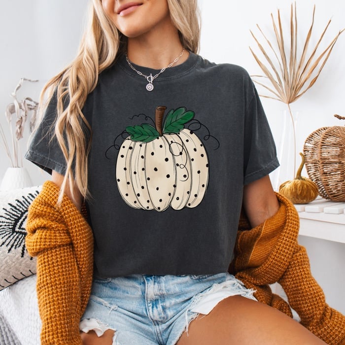 Charcoal Graphic Tee With Pumpkin Print — Trendy Graphic Tee Outfits