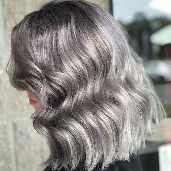 Silver Gray With Blonde Highlights Lob Silver Gray With Blonde Highlights Lob — Trendy Gray Hair Color