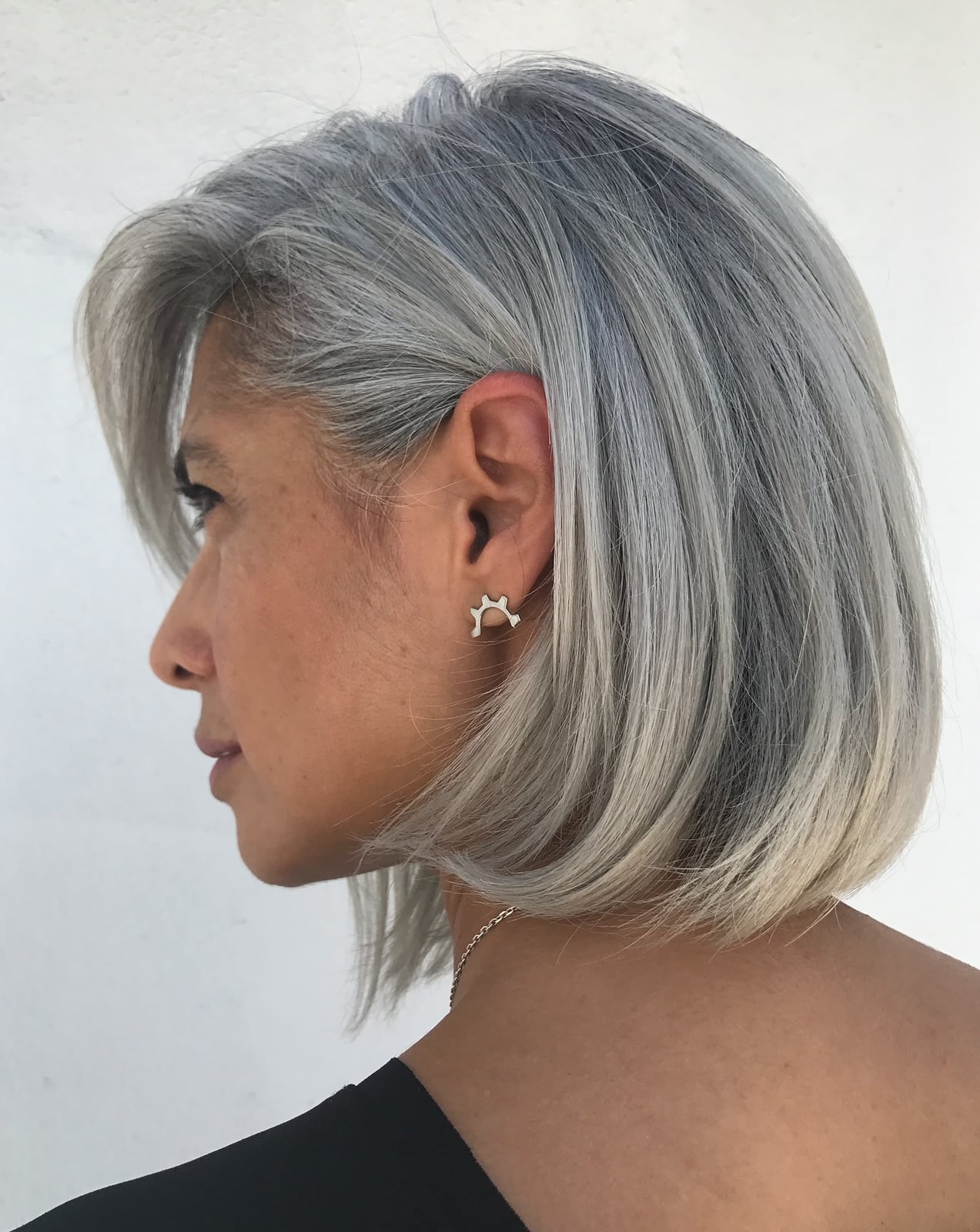 Chin Length Bob Gray Blonde Blend Chin Length Bob Gray Blonde Blend — Trendy Gray Hair Color