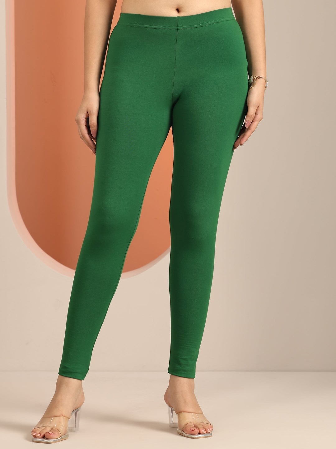 Emerald Green Cotton Jersey Leggings With Clear Heeled Sandals Emerald Green Cotton Jersey Leggings With Clear Heeled Sandals — Trendy Green Leggings Outfit