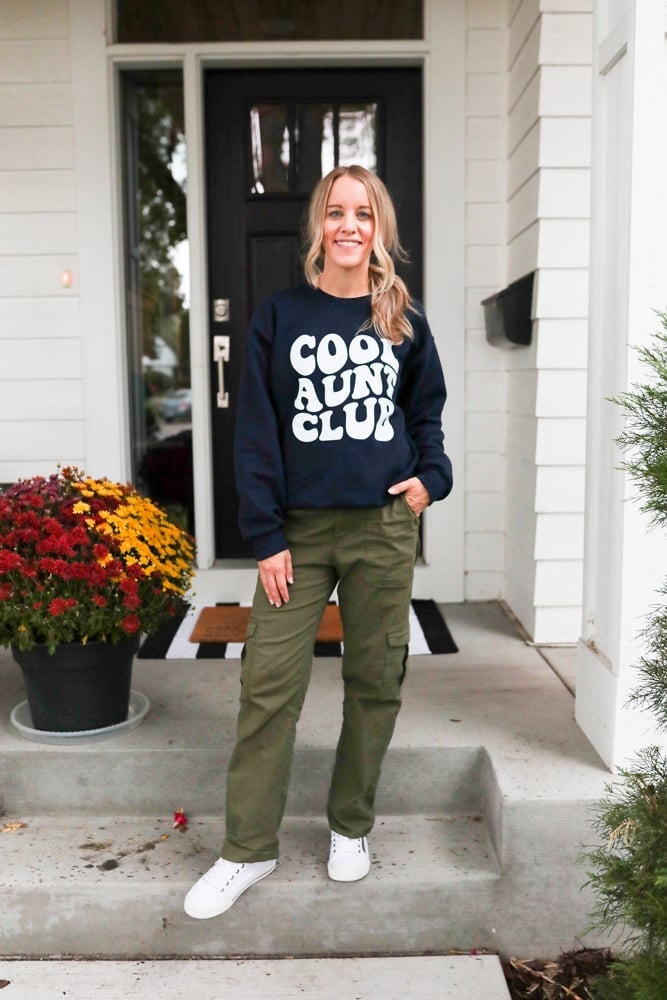 Olive Green Cargo Pants with a Navy Sweatshirt Olive Green Cargo Pants with a Navy Sweatshirt — Trendy Green Pants Outfits